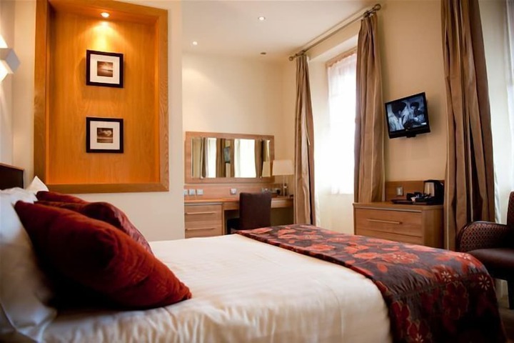 Room 9 of 30