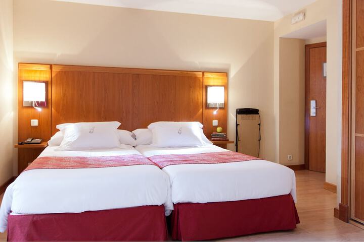 Room 9 of 36