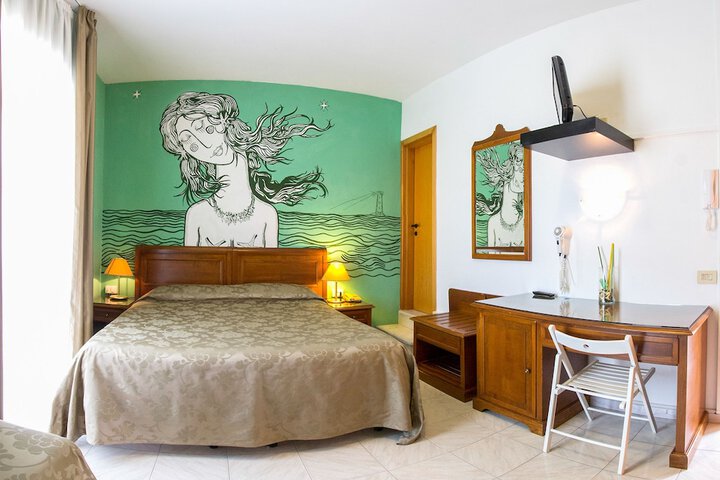 Room 14 of 60