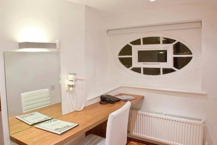 Room 10 of 24