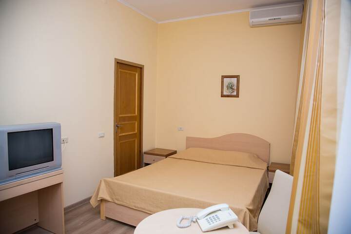 Room 6 of 71