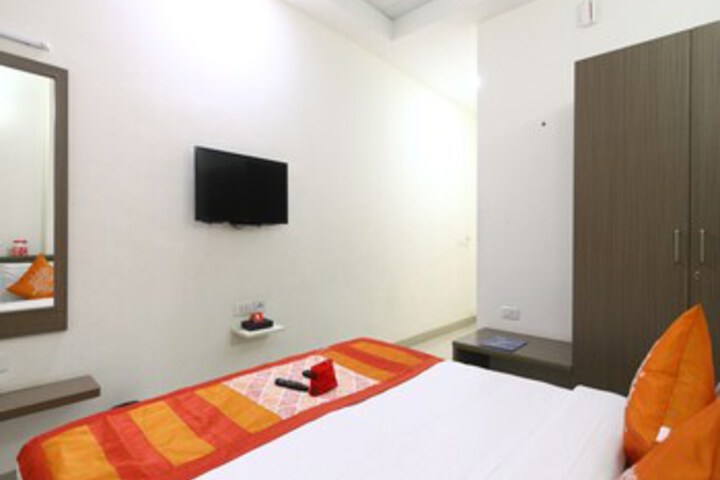 Room 18 of 21