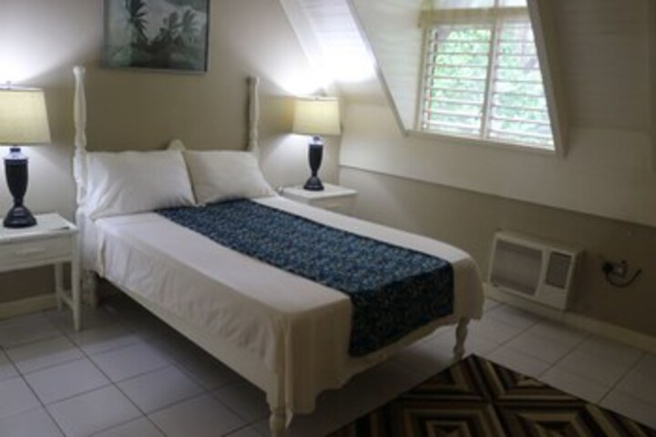 Island Suite at Hermosa Village