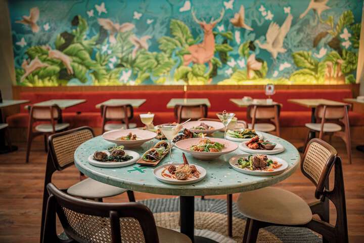 Dining 42 of 61