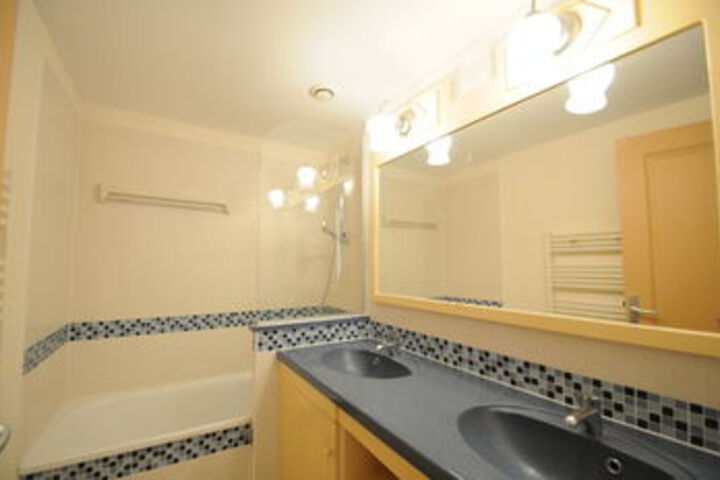 Room 2 of 9
