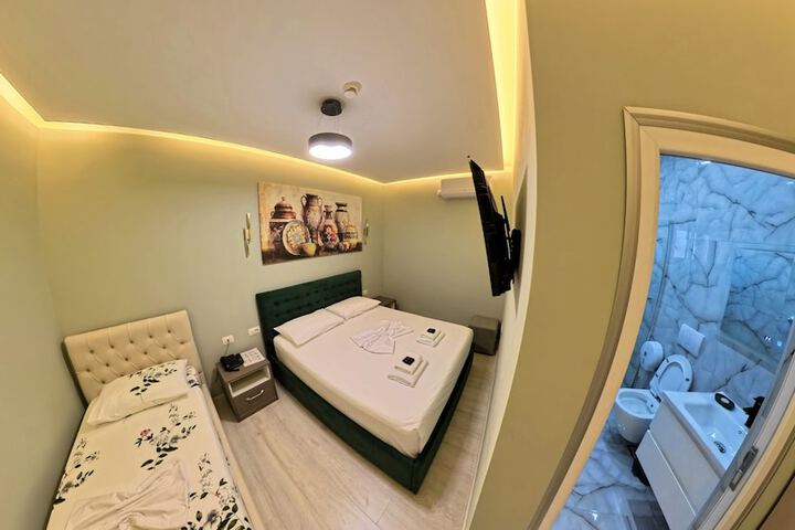 Room 28 of 77