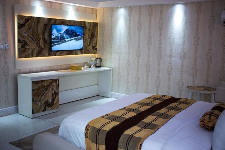 Room 3 of 23