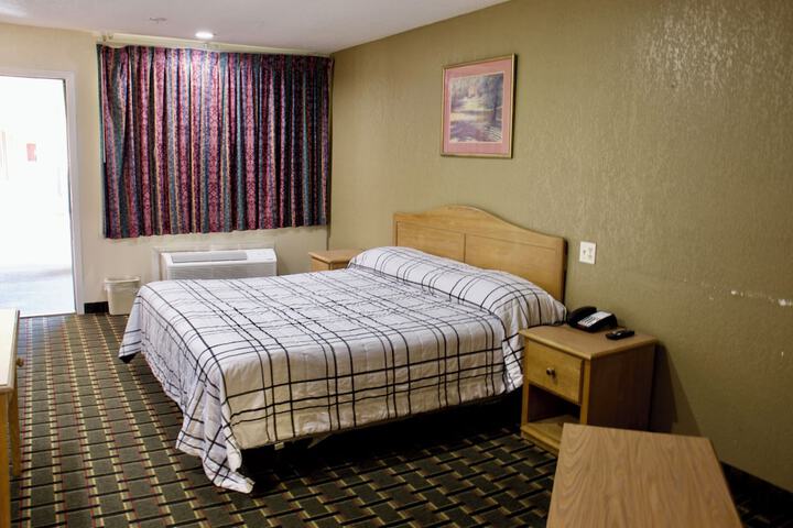 1 King Bed (5 of 5)