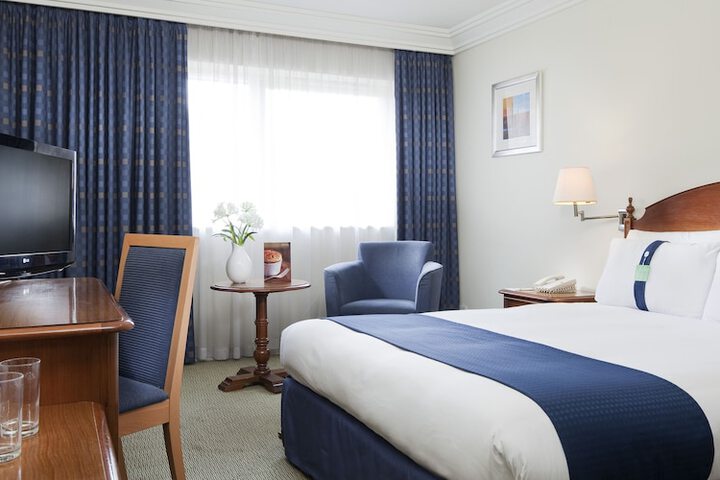 Room 2 of 95
