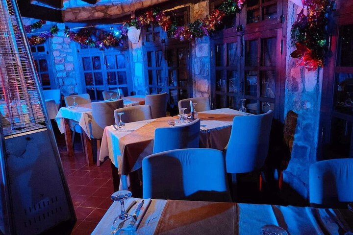 Dining 23 of 37