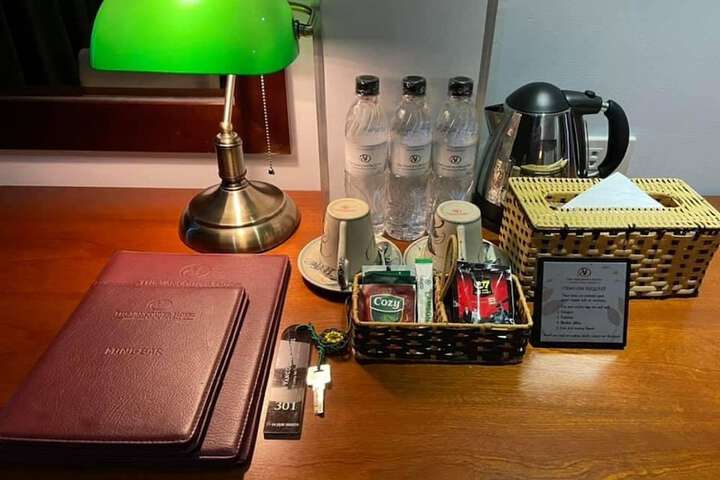 Room 11 of 30