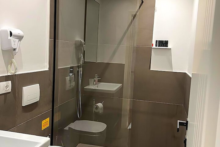 Room 32 of 52