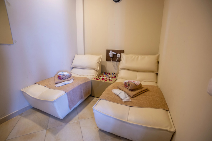 Room 7 of 28