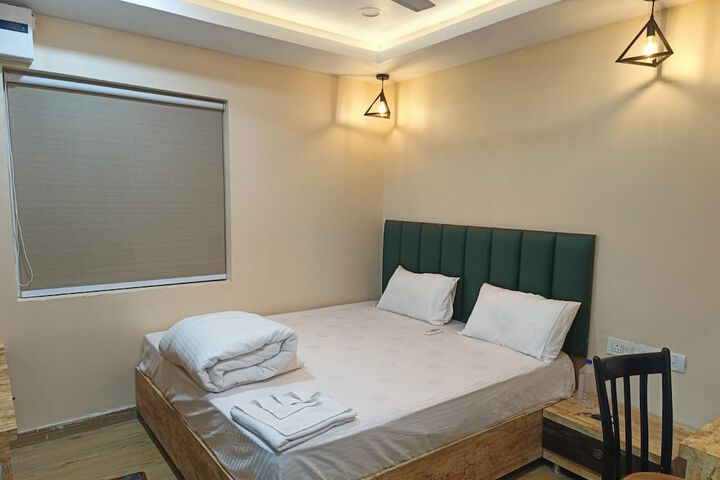 Room 8 of 14