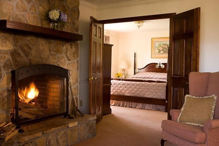 King Fireplace Suite in Valley View Bldg (5 of 5)