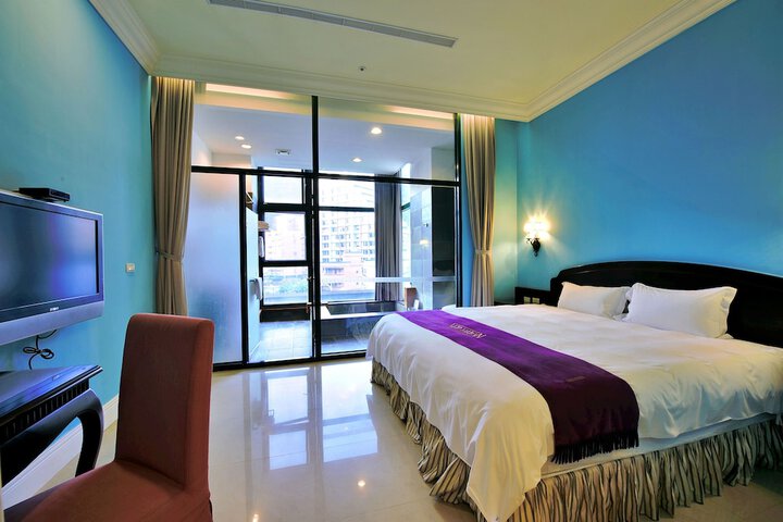 Room 4 of 51