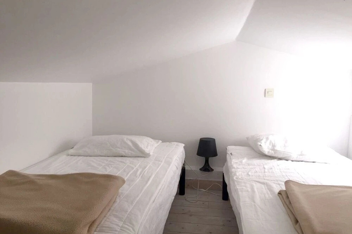 Room 2 of 15