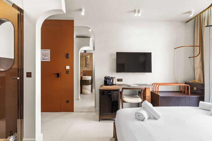 Room 52 of 102