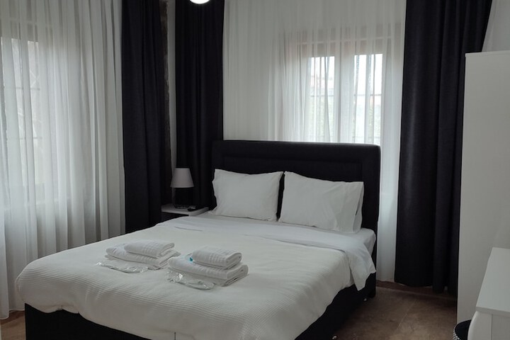 Room 15 of 34