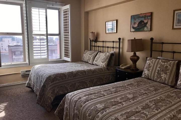 Room 8 of 18