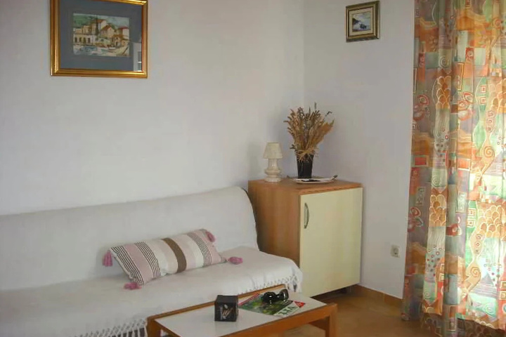 Room 3 of 10