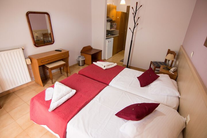 Room 8 of 32