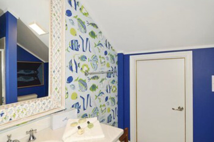 Room 6 of 22