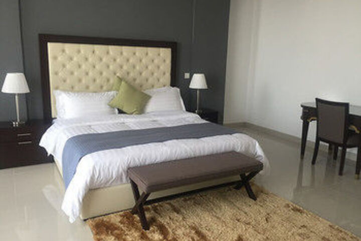 Room 6 of 18