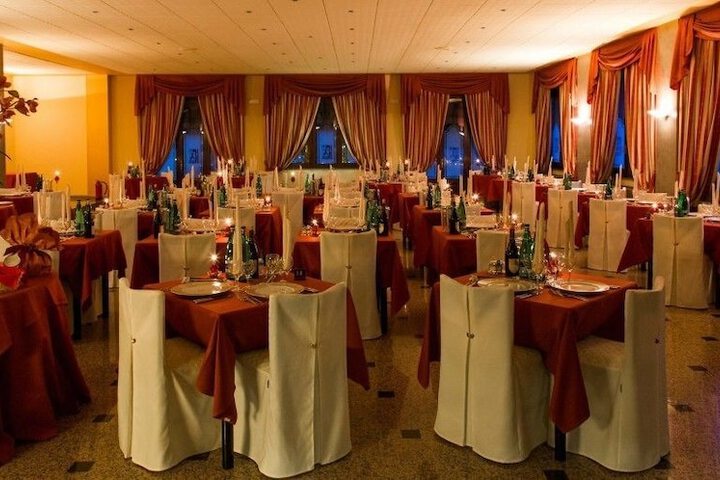 Ballroom/Hall 50 of 59