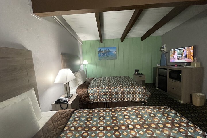 1 Queen Bed (16 of 56)