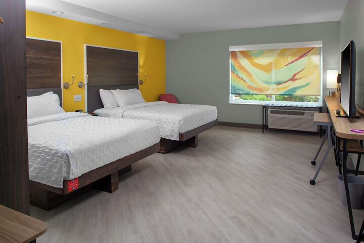 2 Queen Beds (11 of 15)