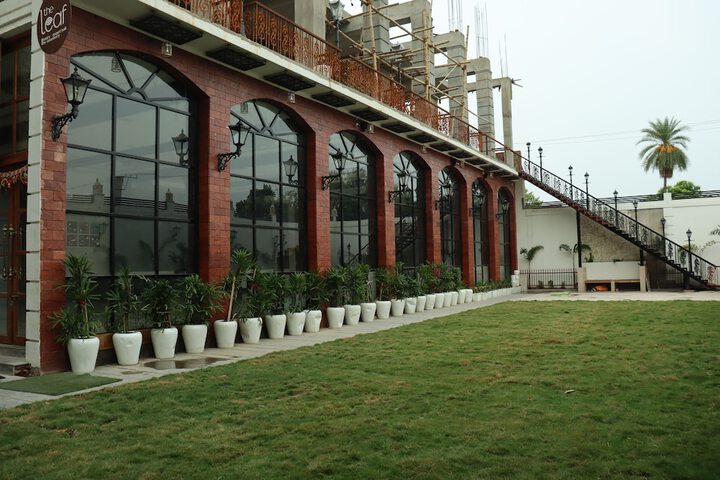 Hotel Exterior 29 of 38