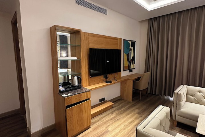 Room 2 of 18