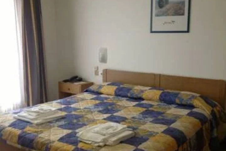 Room 11 of 15