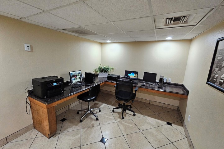 Business Center 40 of 42