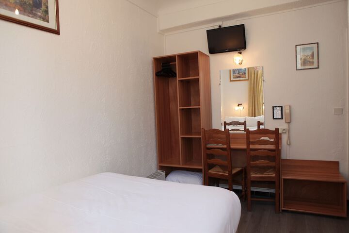 Room 2 of 44