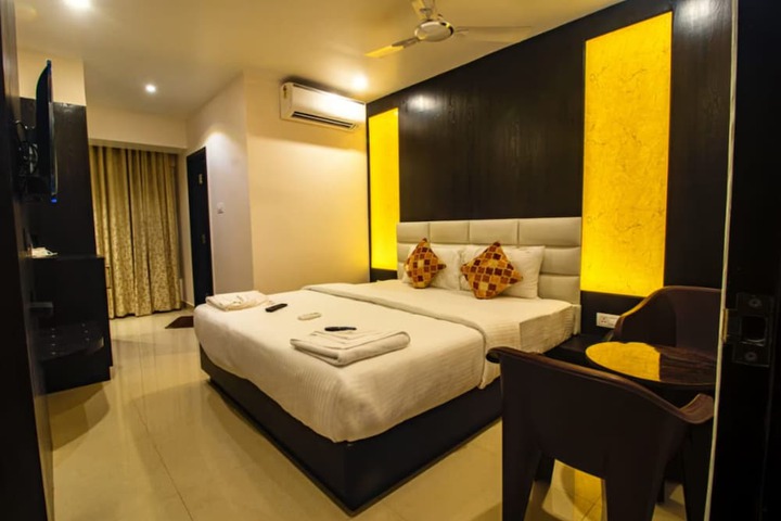 Room 12 of 32