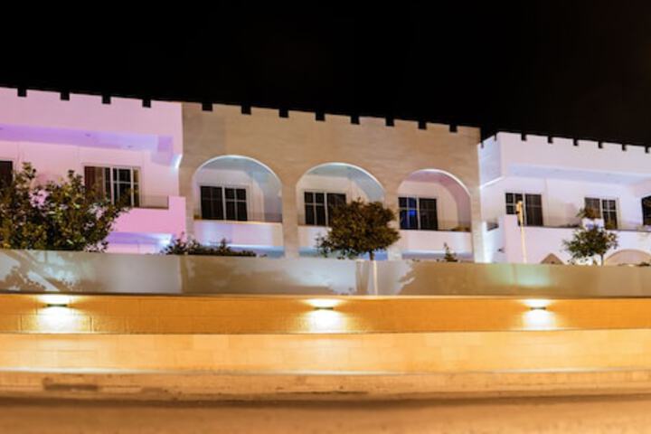 Hotel Exterior 46 of 49