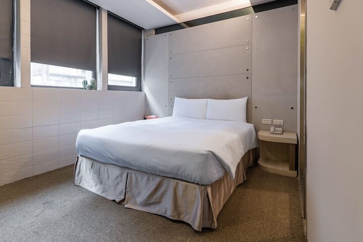 Room 13 of 28