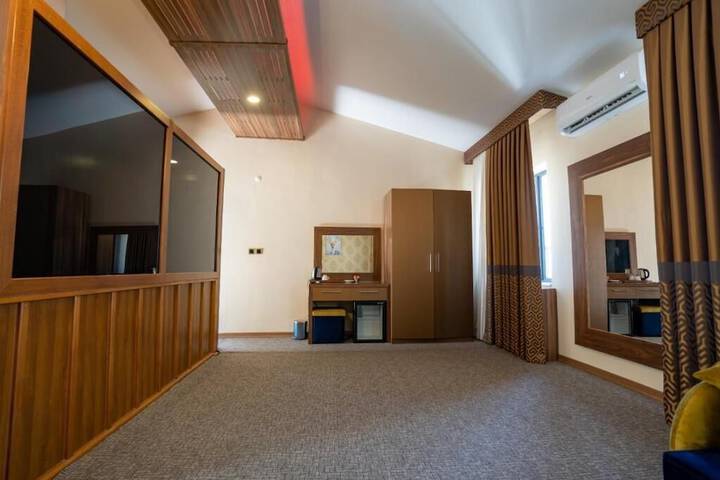 Room 7 of 28