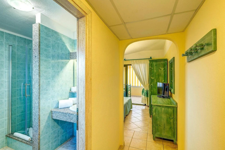 Room 4 of 14
