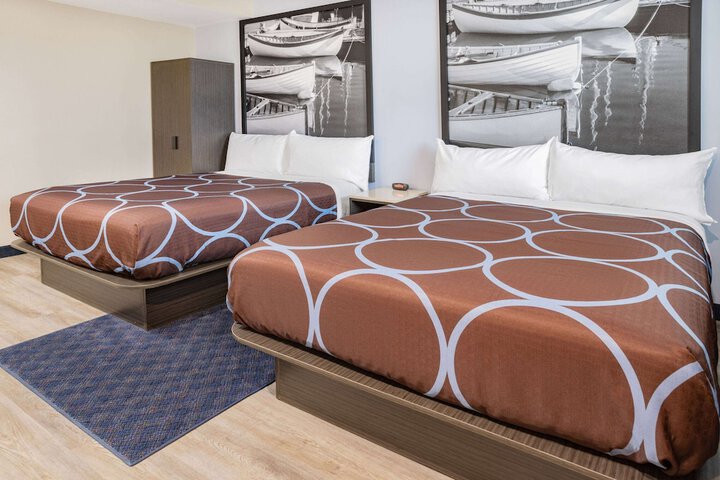 2 Queen Beds (2 of 4)