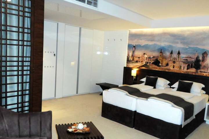 Room 11 of 73