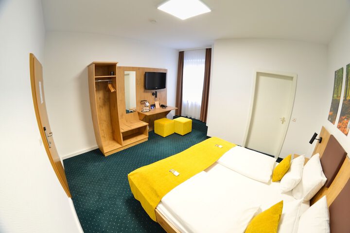 Room 34 of 60