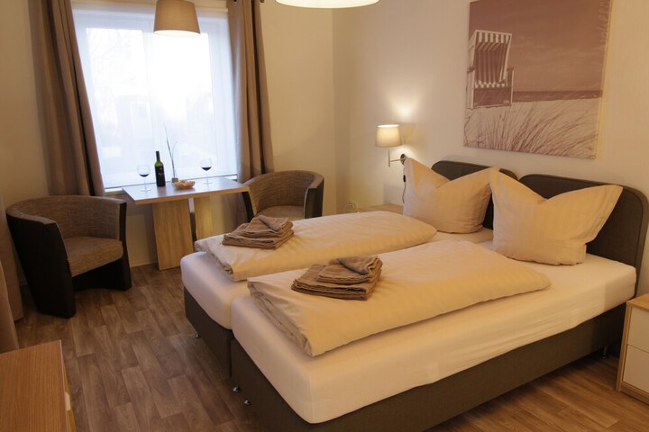 Room 8 of 76