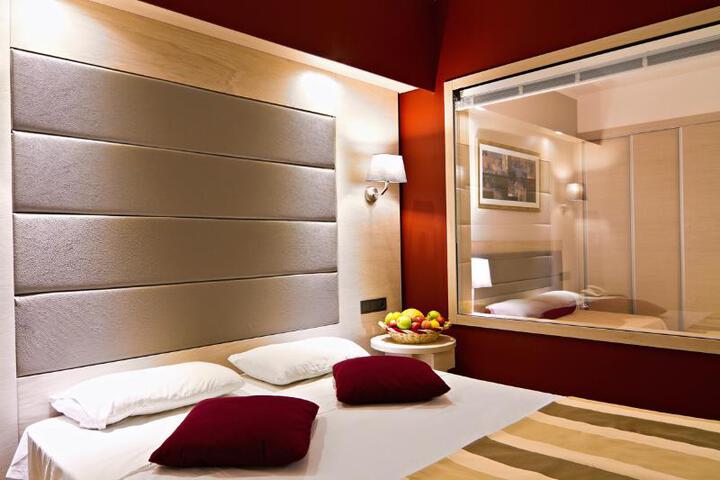 Room 5 of 7