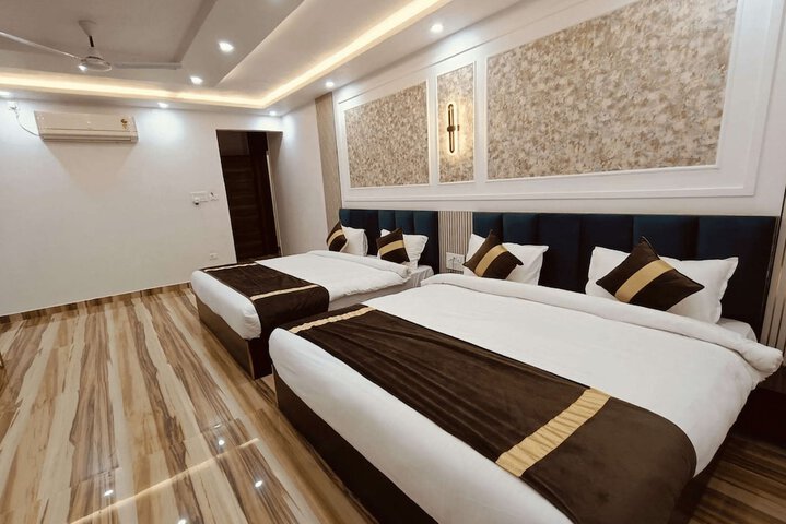 Room 15 of 36