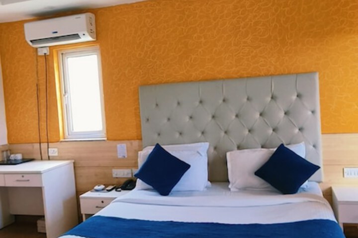 Room 11 of 34