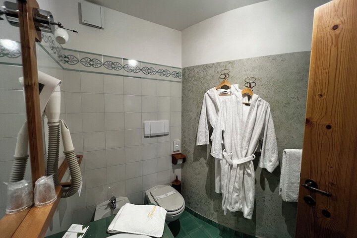 Room 42 of 55