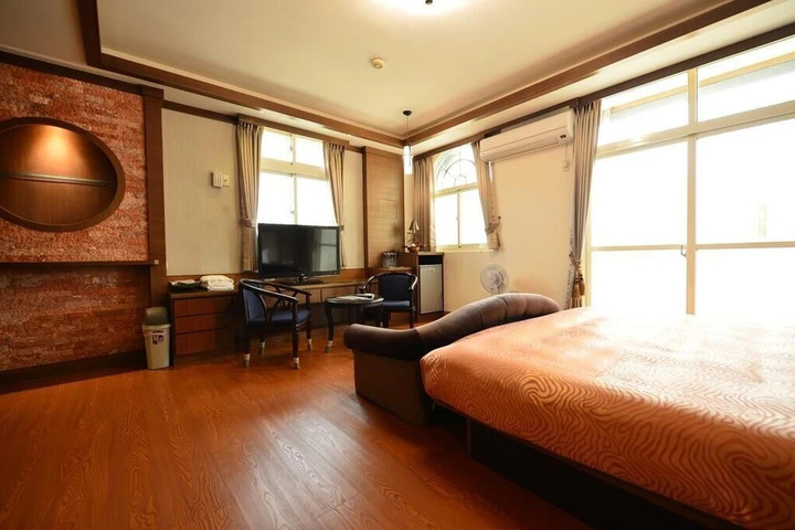 Room 2 of 5